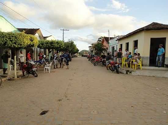 RUA PRINCIPAL DE IBIRAJA  POR ALECIOBAR - IBIRAJ - BA