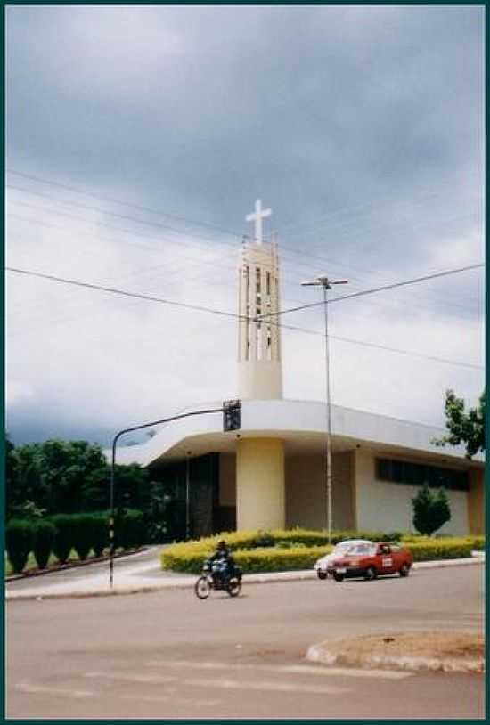 IGREJA EM MEDIANEIRA
FOTO POR BREZZINKA - MEDIANEIRA - PR