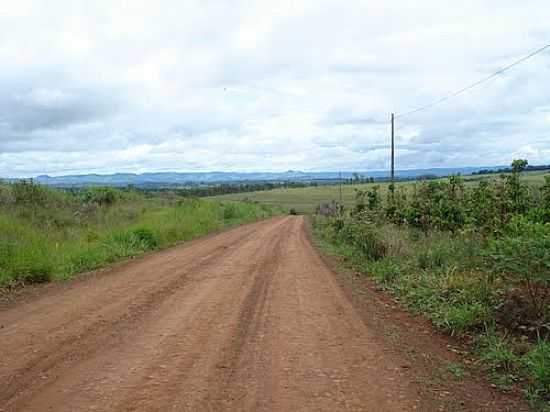 NOVA BRASLIA DO ITARAR-PR-ESTRADA DE TERRA NA REGIO-FOTO:PT.ADVISOR.TRAVEL - NOVA BRASLIA DO ITARAR - PR