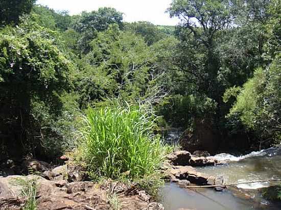 CACHOEIRA EM NOVA LOURDES-FOTO:DANIELSUFIATTI - NOVA LOURDES - PR