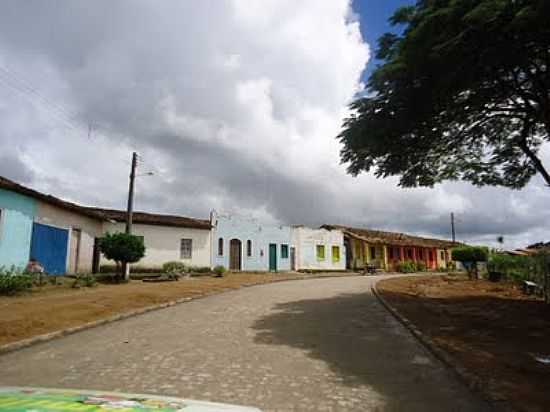 CASARIO E RUAS PAVIMENTADAS NO DISTRITO DE IBITIGUIRA-BA-FOTO:NADOAUTODIDATA. - IBITIGUIRA - BA