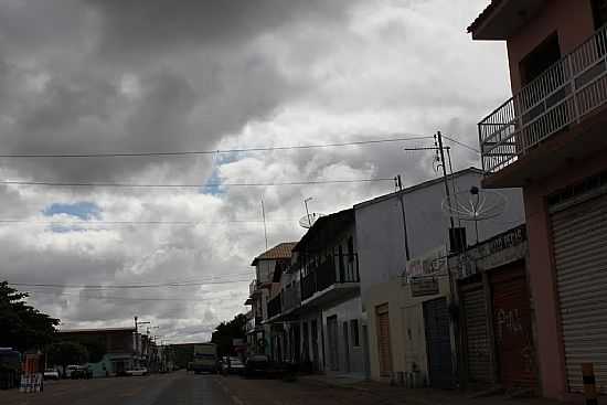 RODOVIA BA-030 CORTANDO A CIDADE DE IBITIRA-BA-FOTO:DIMAS JUSTO - IBITIRA - BA