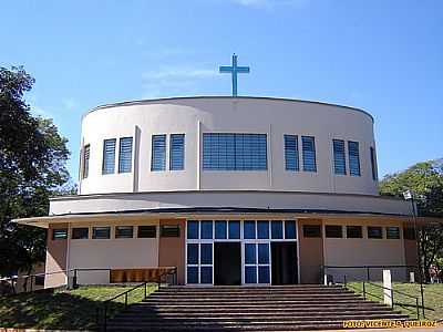 IGREJA MATRIZ DE N.S.
DE LOURDES FOTO VICENTE A. QUEIROZ - PARANACITY - PR