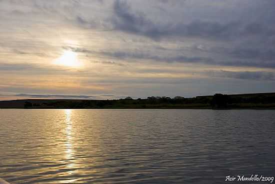 PR DO SOL NO LAGO DE PARANAGI-PR-FOTO:ACIR MANDELLO .'. - PARANAGI - PR