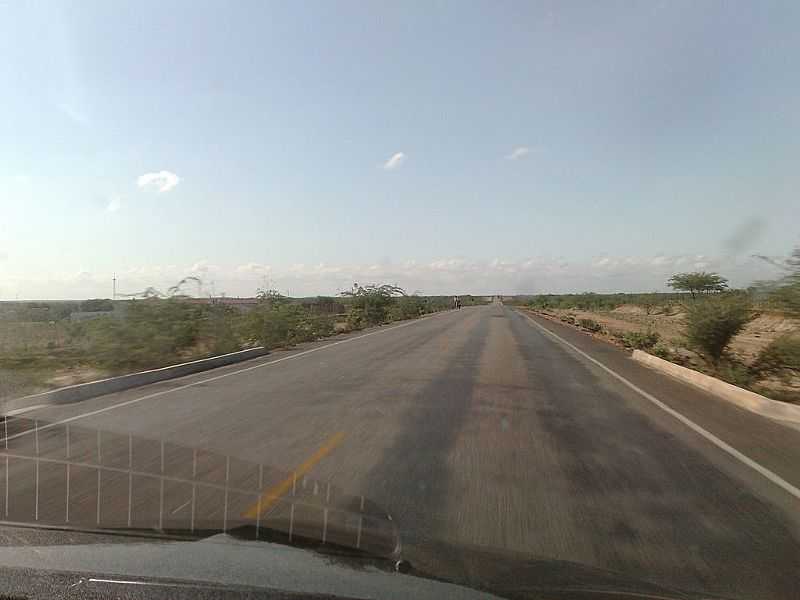 IB-BA-RODOVIA CHEGANDO NA CIDADE-FOTO:SERGIO VAZ - IB - BA