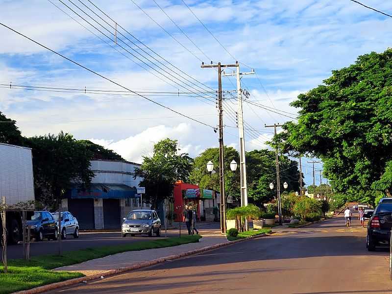 AVENIDA PRINCIPAL EM PEROBAL PR - POR RICARDO MERCADANTE - PEROBAL - PR