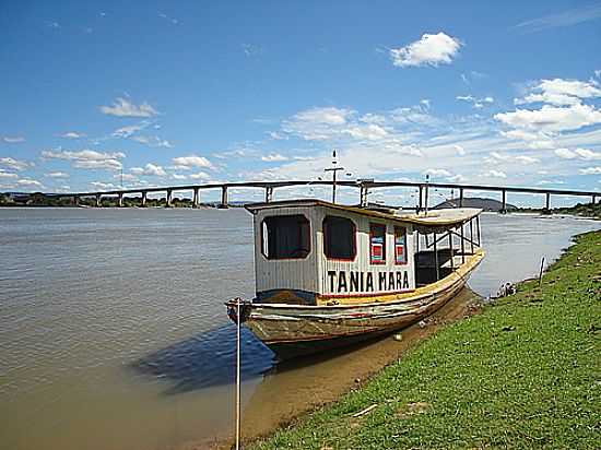 A CHALANA E A PONTE EM IBOTIRAMA-FOTO:VALTER AUSTER - IBOTIRAMA - BA