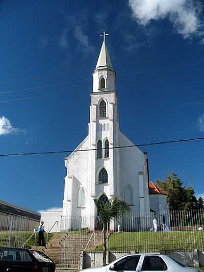 IGREJA EM PINHAIS-FOTO:BEDENE  - PINHAIS - PR