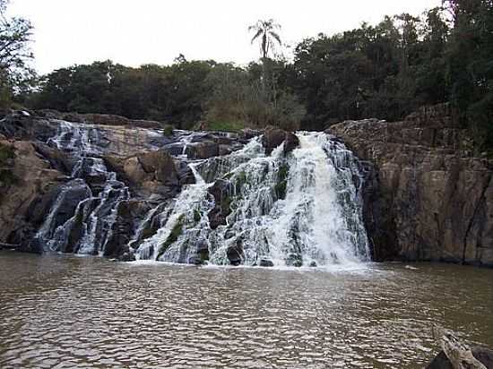 SALTO CASSIANO EM PINHALO-FOTO:VALDIR MEREGE - PINHALO - PR