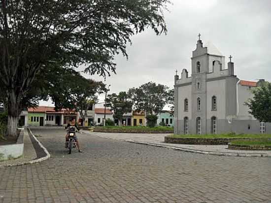 PRAA E IGREJA EM ICHU-FOTO:DOUG TODS - ICHU - BA