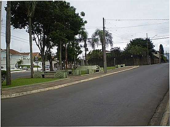 PRACINHA ENTRE AS RUAS SILVA JARDIM E PAULA XAVIER  EM PONTA GROSSA-FOTO:RAFAEL KLIMEK - PONTA GROSSA - PR