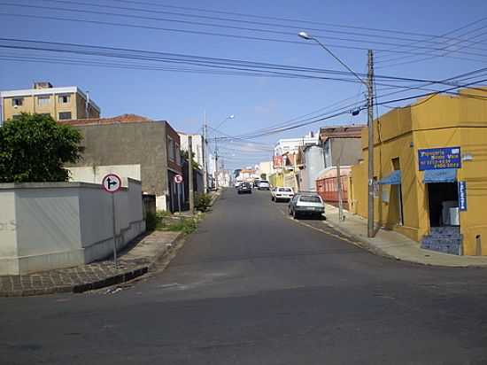 RUA JULIO WANDERLEY EM PONTA GROSSA-FOTO:RAFAEL KLIMEK - PONTA GROSSA - PR