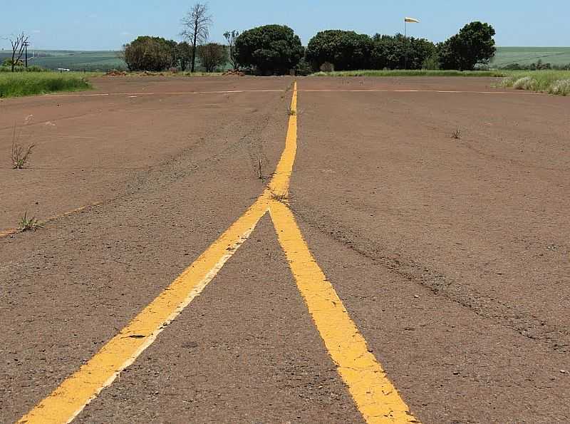 AEROPORTO DE PORECATU - POR ANDR BONACIN  - PORECATU - PR