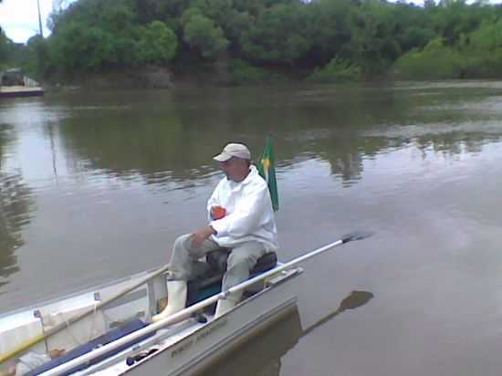 NAVEGANDO PELO RIO IGUAU EM PORTO AMAZONAS, POR ROSEMARI SCARANTE - PORTO AMAZONAS - PR