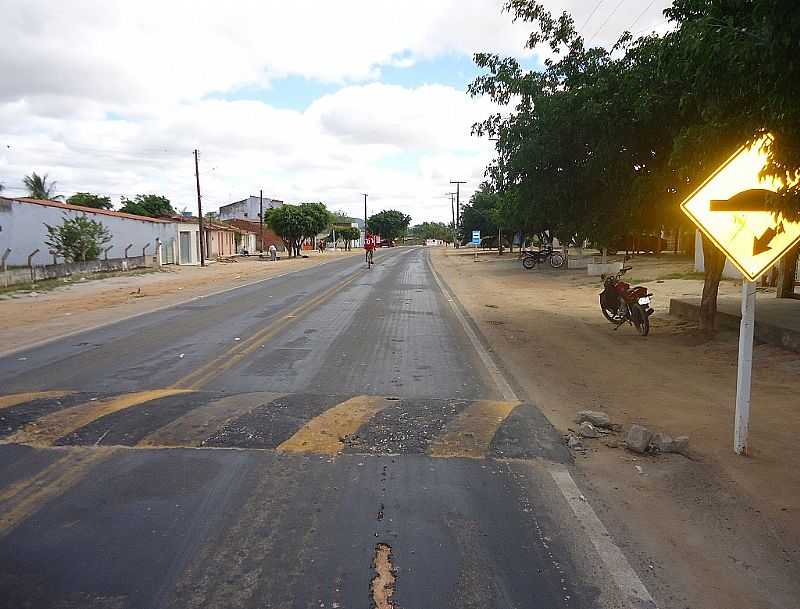 IGAR-BA-RODOVIA BA-220 NO CENTRO DA CIDADE-FOTO:WWW.BLOGDOWALTERLEY.COM.BR - IGAR - BA