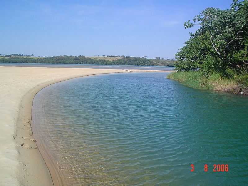 PORTO RICO-PR-PRAIA NO RIO PARAN-FOTO:EDSON LUS - PORTO RICO - PR