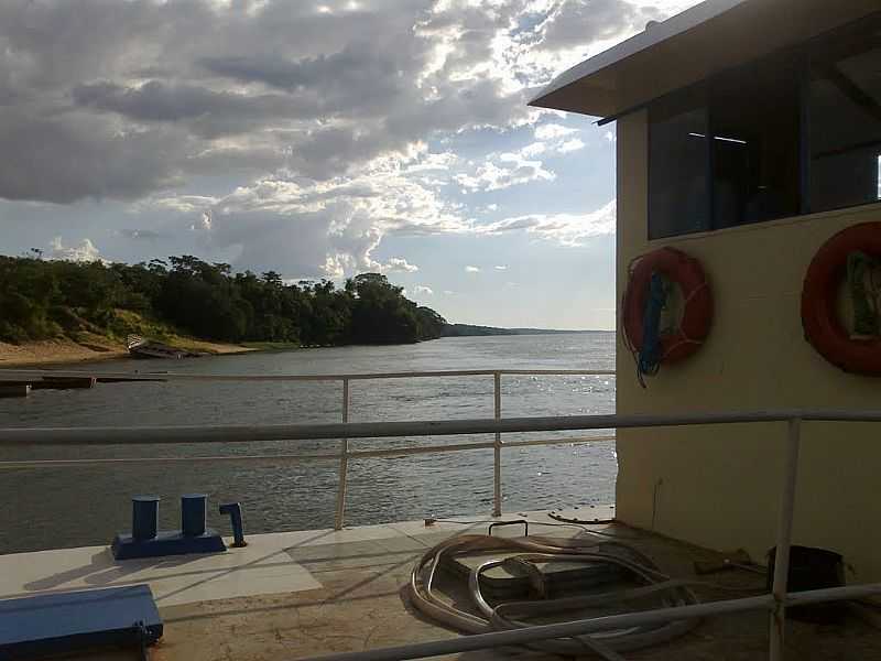 PORTO SO JOS-PR-BALSA NA TRAVESSIA DO RIO PARAN-FOTO:ARTHUR HBRITO  - PORTO SO JOS - PR
