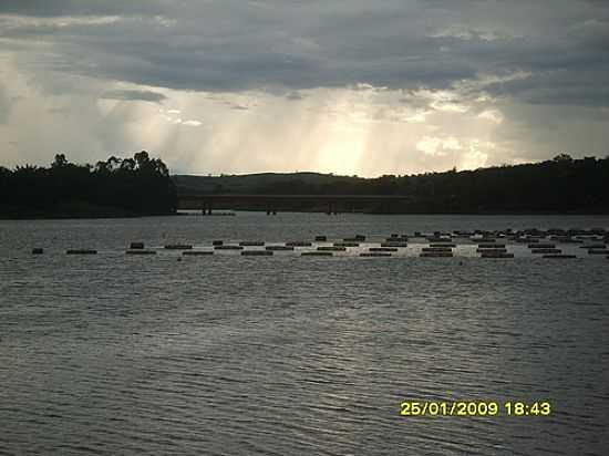 ENTARDECER EM PRIMEIRO DE MAIO-FOTO:LORRAYNE - PRIMEIRO DE MAIO - PR