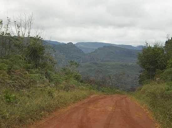ESTRADA RURAL E VISTA DA REGIO DE IGATU-BA-FOTO:POLITANO365 - IGATU - BA