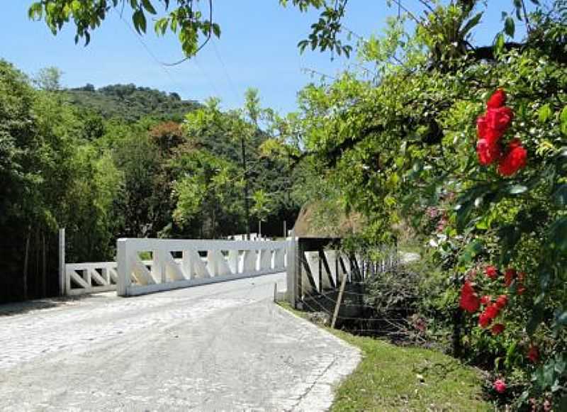 PONTE SOBRE O RIO TAQUARI - QUATRO BARRAS - PR