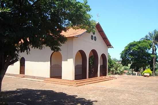 IGREJA DE QUINZPOLIS-FOTO:LDSA - QUINZPOLIS - PR