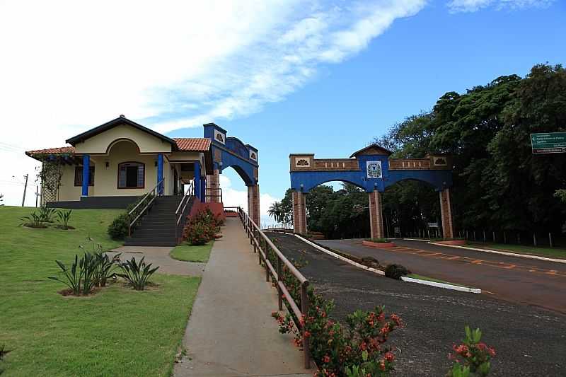 CENTRO DE INFORMAES TURSTICAS E PORTAL DE ENTRADA - RIBEIRO CLARO - PR