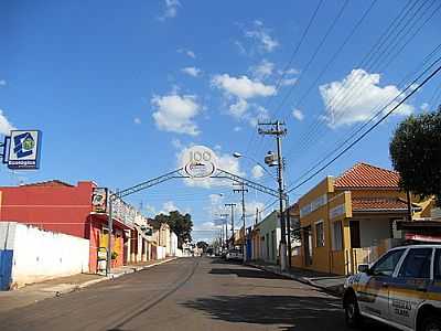 RUA DA CIDADE-FOTO:J.ROBERTO B. LAMOSO   - RIBEIRO CLARO - PR