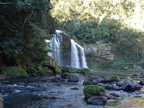 RIO BRANCO DO IVA-PR-CACHOEIRA-FOTO:SOFIA KAWKA DO PRADO - RIO BRANCO DO IVA - PR