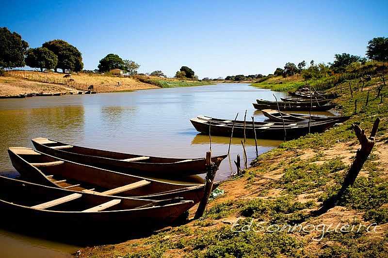 IGUIRA-BA-BARCOS DE PESCA NO RIO-FOTO:EDSONNOGUEIRA - IGUIRA - BA