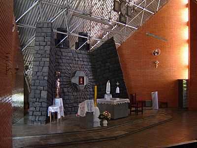 ALTAR DA IGREJA STO ANTONIO POR ERICO PIOVESAN - SALTO DO ITARAR - PR