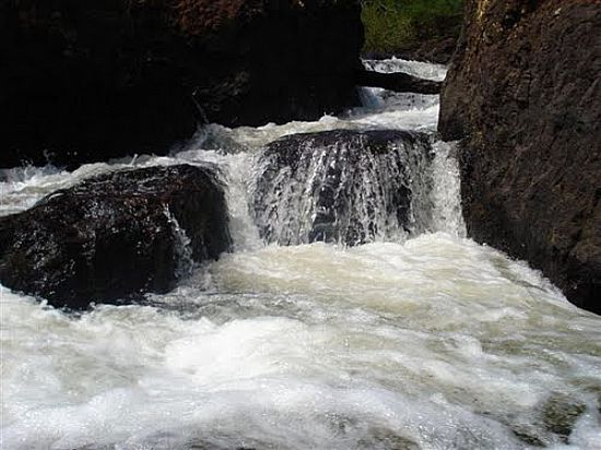 CACHOEIRA SALTO EM SALTO DO LONTRA-PR-FOTO:CLAUSIRJM - SALTO DO LONTRA - PR