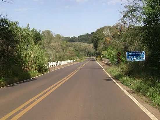 PONTE SOBRE O RIO COTEGIPE EM SALTO DO LONTRA-PR-FOTO:ARTEMIO C.KARPINSKI - SALTO DO LONTRA - PR