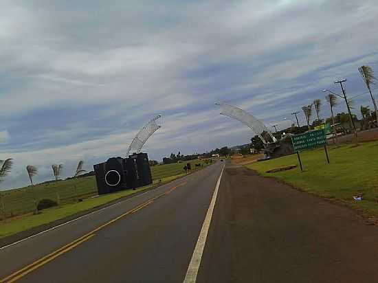 SANTA F-PR-MONUMENTO-PORTAL DA CAPITAL NACIONAL DA FOTOGRAFIA-FOTO:L CARLOS - SANTA F - PR