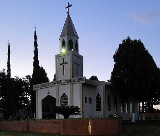 IGREJA LUTERANA NO DISTRITO DE ESQUINA CU AZUL  EM SANTA HELENA-FOTO:RICARDO MERCADANTE - SANTA HELENA - PR