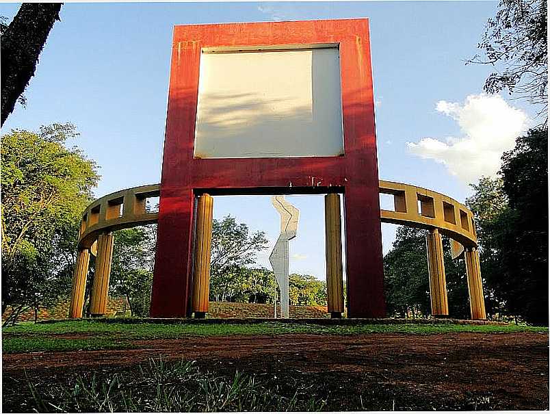 SANTA HELENA-PR-MONUMENTO  PASSAGEM DA COLUNA PRESTES-FOTO:RICARDO MERCADANTE - SANTA HELENA - PR