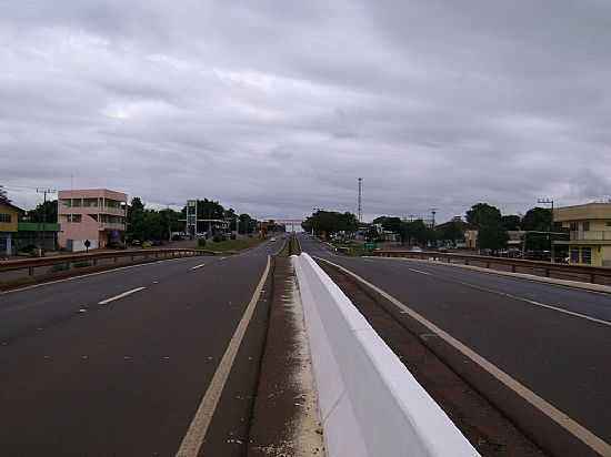 SANTA TEREZINHA DE ITAIP-PR-RODOVIA BR-277 NA CIDADE-FOTO:ARTEMIO CLIDES KARPINSKI   - SANTA TEREZINHA DE ITAIPU - PR