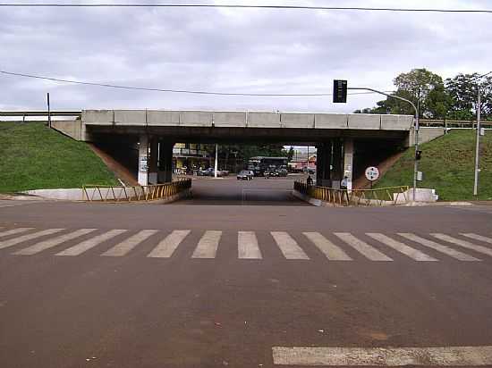 SANTA TEREZINHA DE ITAIP-PR-VIADUTO NO CENTRO DA CIDADE-FOTO:ARTEMIO CLIDES KARPI - SANTA TEREZINHA DE ITAIPU - PR