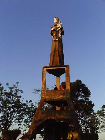 IMAGEM DE SANTO ANTONIO NO ALTO DO MORRO-FOTO:NILVAMARIA  - SANTO ANTNIO DO SUDOESTE - PR