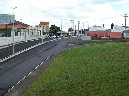 AVENIDA DAS TORRES EM SO JOS DOS PINHAIS-FOTO:EDUARDO JOSE JANKOSZ - SO JOS DOS PINHAIS - PR