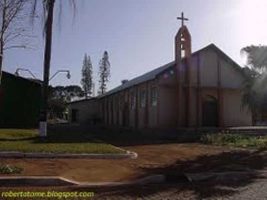 IGREJA CATLICA NO DISTRITO DE SO LUIZ-FOTO:ROBERTO TOM 2 - SO LUIZ - PR