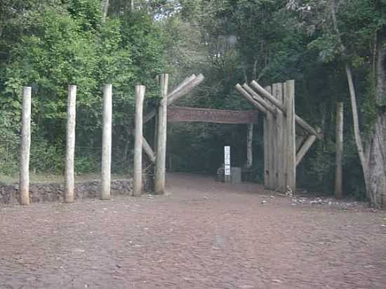 ENTRADA DA RESERVA FLORESTAL CABEA DE CACHORRO EM SO PEDRO DO IGUAU-PR-FOTO:ARTEMIO C.KARPINSKI - SO PEDRO DO IGUAU - PR