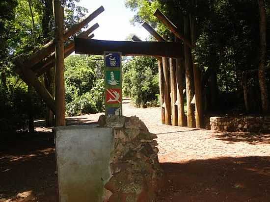 PORTAL DA SADA DA RESERVA FLORESTAL CABEA DE CACHORRO EM SO PEDRO DO IGUAU-PR-FOTO:RICARDO MERCADANTE - SO PEDRO DO IGUAU - PR