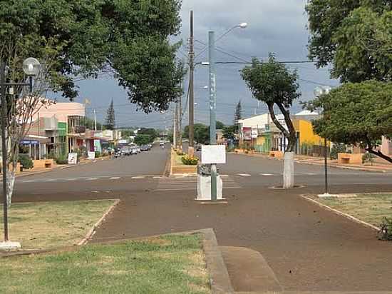 PRAA E AVENIDA SO PAULO EM SO PEDRO DO IGUAU -PR-FOTO:RICARDO MERCADANTE - SO PEDRO DO IGUAU - PR