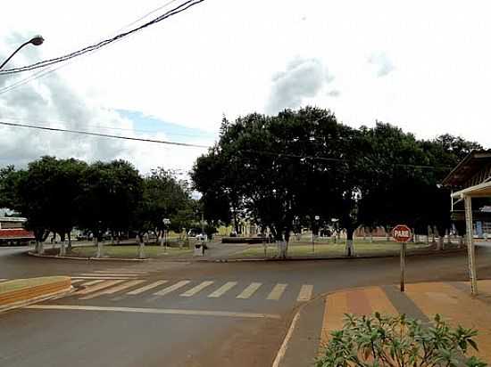 PRAA PRINCIPAL NA AVENIDA SO PAULO EM SO PEDRO DO IGUAU -PR-FOTO:RICARDO MERCADANTE - SO PEDRO DO IGUAU - PR