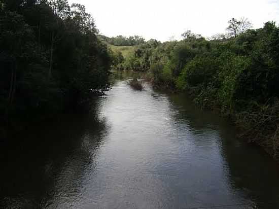 RIO SO FRANCISCO FALSO EM SO PEDRO DO IGUAU-PR-FOTO:ARTEMIO C.KARPINSKI - SO PEDRO DO IGUAU - PR