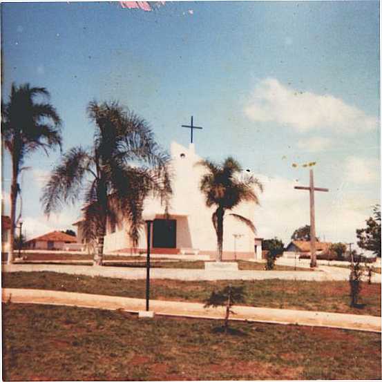 PRACINHA COM IGREJA CATOLICA-  POR MARINS LEMES OLIVEIRA - SO ROQUE DO PINHAL - PR