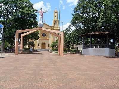 PRAA E IGREJA-FOTO:DELCIOAPFERNANDES  - SO SEBASTIO DA AMOREIRA - PR