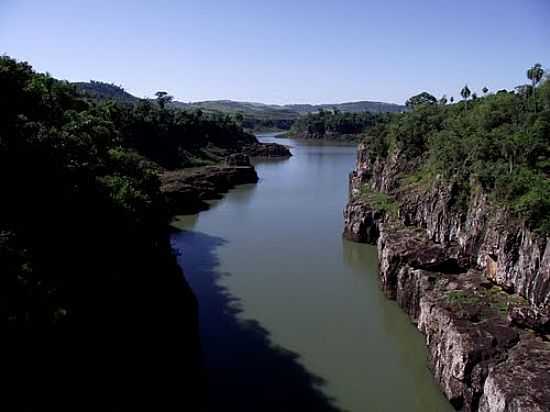 RIO IGUAU EM SAUDADE DO IGUAU-PR-FOTO:LOIVINHO A.M.FRANA - SAUDADE DO IGUAU - PR