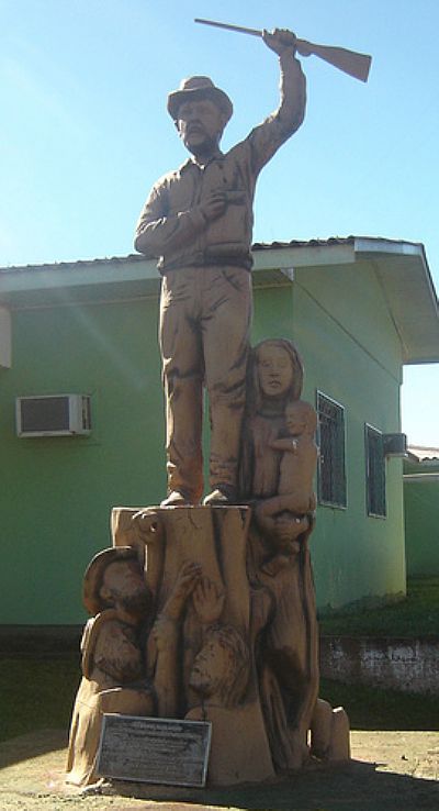  MONUMENTO AOS PIONEIROS POR LORENO RITT - SERRANPOLIS DO IGUAU - PR