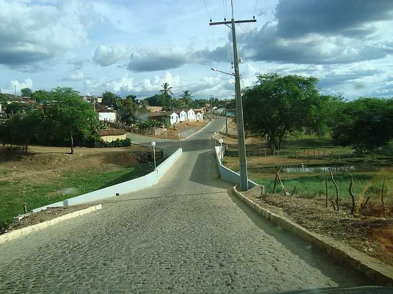 IRAJUBA-BA-PONTE SOBRE O RIO JIQUIRI NA ENTRADA DA CIDADE-FOTO:WWW.DISTRIBUIDORFOREVER.COM. - IRAJUBA - BA